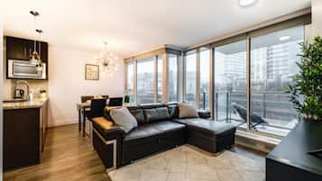 Una Smart TV, libros