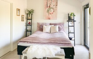 4 bedrooms, travel cot, free WiFi - Nice home in Skjern with kitchen (Skjern)