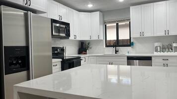 House | Private kitchen | Fridge, microwave, oven, stovetop