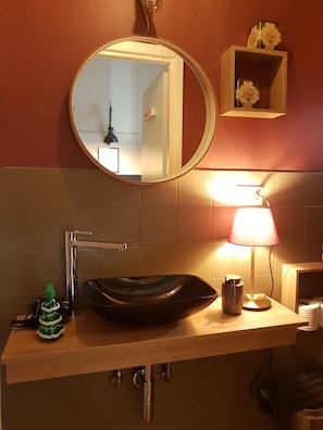 Shower, hair dryer, towels, soap - TRASTEVERE BOUTIQUE (Roma)