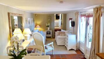 2 slaapkamers, een strijkplank/strijkijzer, reisbedje, gratis wifi