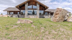 Unclassified image, 3 of 90, button - Otter Lodge (West Yellowstone)