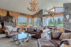 TV, fireplace, DVD player, offices - Otter Lodge - NEW Listing! (West Yellowstone)