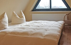 2 Schlafzimmer, Reisekinderbett, kostenloses WLAN, Bettwäsche