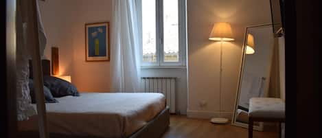 1 chambre, fer et planche Ă repasser, Wi-Fi gratuit, draps fournis