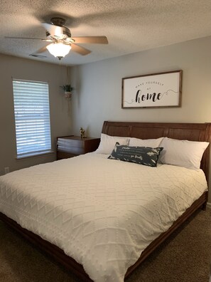 2 Schlafzimmer, Schreibtisch, Bügeleisen/Bügelbrett, kostenloses WLAN