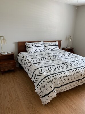 2 bedrooms, desk, iron/ironing board, free WiFi