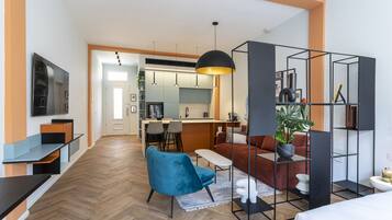 De Orange | Ruang tamu | 32 inci televisyen skrin rata dengan digital, TV, Netflix