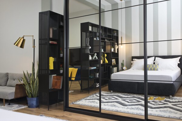 Luxury Yellow Boutique Suite | 1 slaapkamer, luxe beddengoed, individueel gedecoreerd