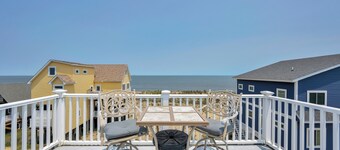 1104 S Bayshore Avenue - Pet friendly home with bay views!