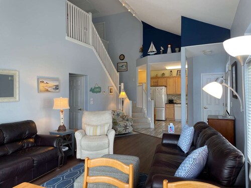 Lovely townhome on a pond in Plantation East - 10 Crane