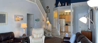 Lovely townhome on a pond in Plantation East - 10 Crane