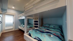 5 bedrooms, free WiFi - Top View: 5  BR, 4  BA House in Crystal Beach, Sleeps 18 (Bolivar Peninsula)