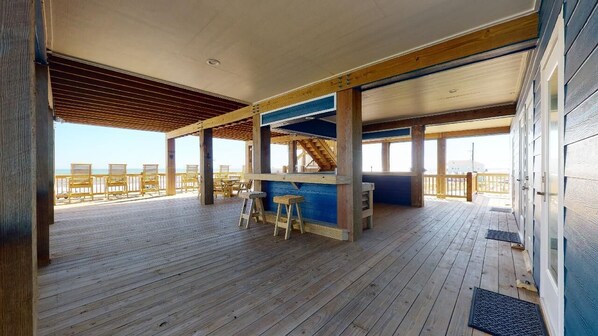 Terrace/patio - Top View: 5  BR, 4  BA House in Crystal Beach, Sleeps 18 (Bolivar Peninsula)