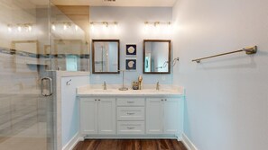 Shower - Top View: 5  BR, 4  BA House in Crystal Beach, Sleeps 18 (Bolivar Peninsula)
