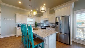 Fridge, microwave, oven, stovetop - Playa del Molino: 4  BR, 3  BA House in Port Bolivar, Sleeps 13 (Port Bolivar)