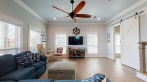 TV - Playa del Molino: 4  BR, 3  BA House in Port Bolivar, Sleeps 13 (Port Bolivar)