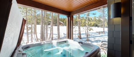 Indoor spa tub