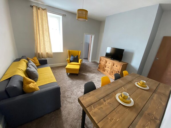 32-inch flat-screen TV with digital channels, TV