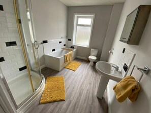 Premium Townhome | Bathroom | Separate bathtub and shower, free toiletries, hair dryer, towels
