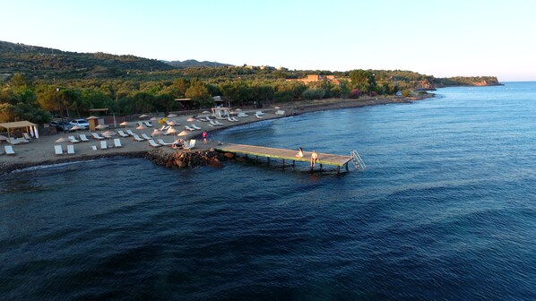 Private beach, white sand, beach bar