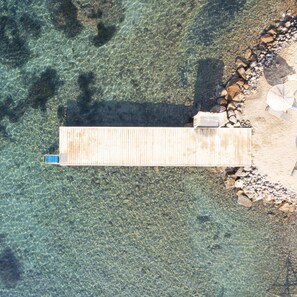 Playa privada, playa de arena blanca y bar en la playa 