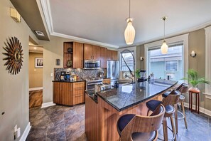 Fridge, microwave, stovetop, dishwasher