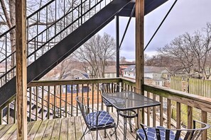 Outdoor dining - Unique Kansas City Apt: Walk to KC Streetcar Stop! (Kansas City)
