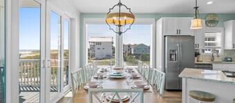 Sunset Dreamer- Beachfront MB Home- Priv. Pool, Pet Friendly, Hot Tub, Sleeps 13