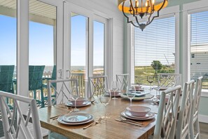 Dining - Sunset Dreamer- Beachfront MB Home- Priv. Pool, Pet Friendly, Hot Tub, Sleeps 13 (Mexico Beach)