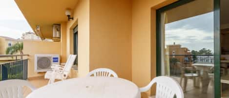 屋外ダイニングエリア