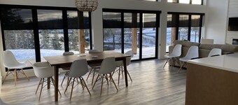 Modern three bedroom with Panoramic Oceanview