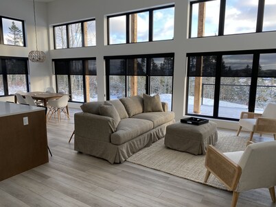 Modern three bedroom with Panoramic Oceanview 