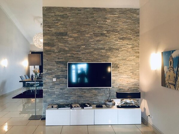 House | Living room - Stunning 3-bed House in Tema-ahenfie Villa (Tema)