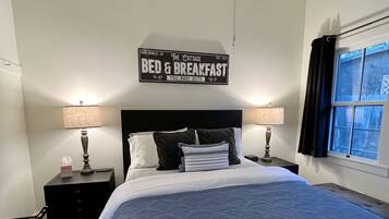 1 quarto, escrivaninha, ferros/tábuas de passar roupa, Wi-Fi de cortesia