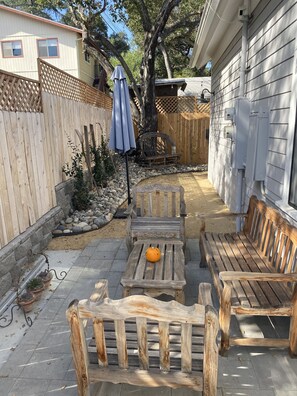 Property grounds - Downtown Cozy Cottage, two blocks from downtown and new! (Paso Robles)