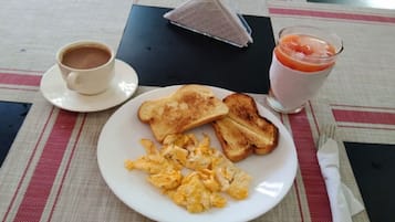 Free daily English breakfast