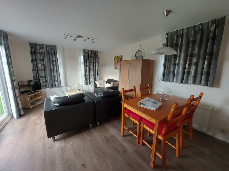 Schönes Chalet, Ruhig Met Terrasse - Kamperland