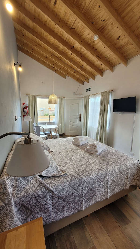 WiFi, bed sheets, wheelchair access