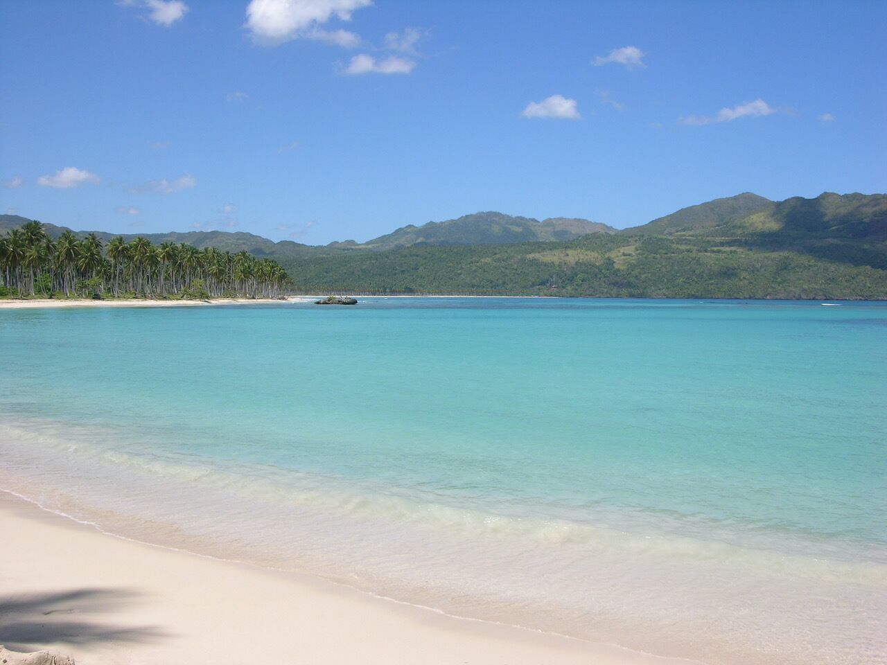 Private beach, white sand, sun-loungers, beach towels