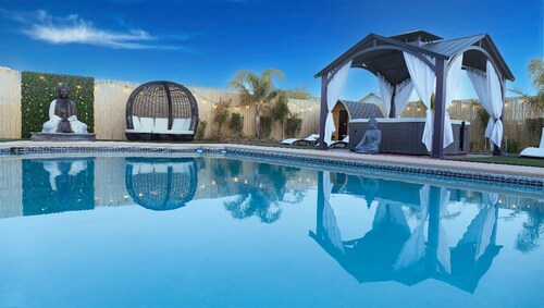 Big Compound | Pool + Hot Tub| Game Room|Sleeps 16