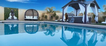 Big Compound | Pool + Hot Tub| Game Room|Sleeps 16