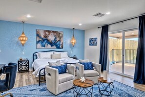 8 habitaciones, escritorio y tabla de planchar con plancha 