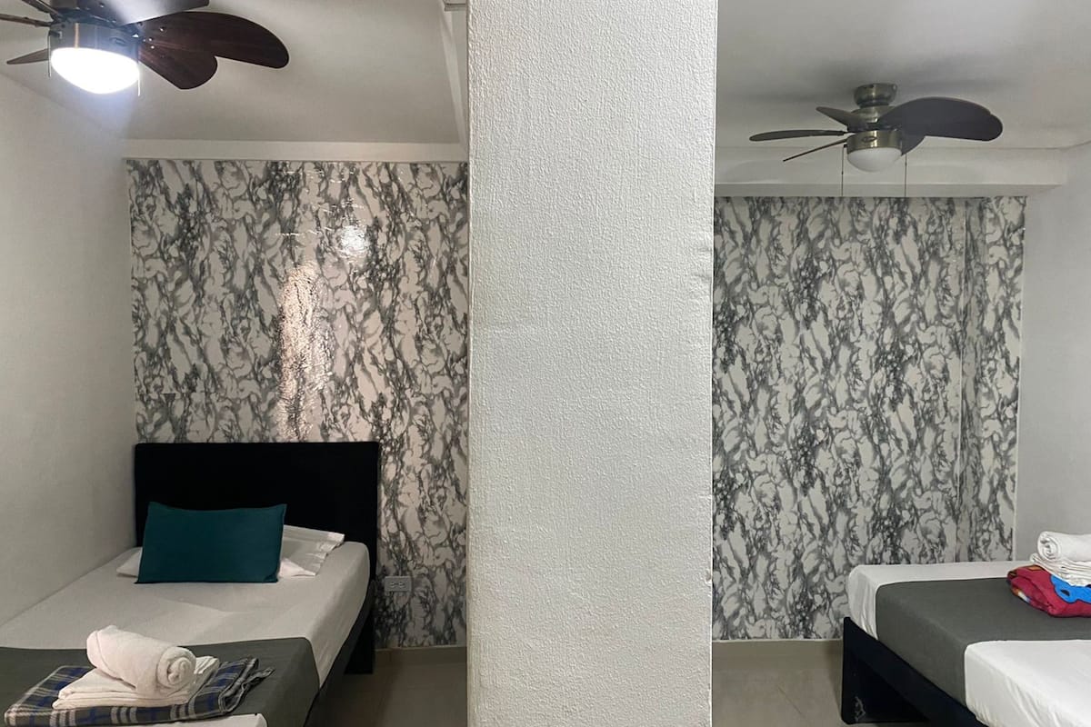 Ropa de cama hipoalergénica, wifi gratis y ropa de cama