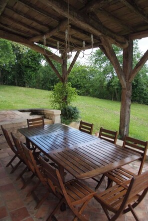Outdoor dining