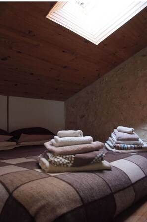 6 bedrooms, in-room safe, iron/ironing board, travel cot