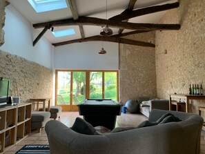 Smart-TV, peis, videospill og DVD-spiller