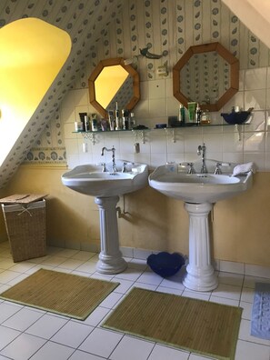 Shower, hair dryer, towels, toilet paper