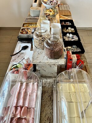 Desayuno buffet incluido todos los días 