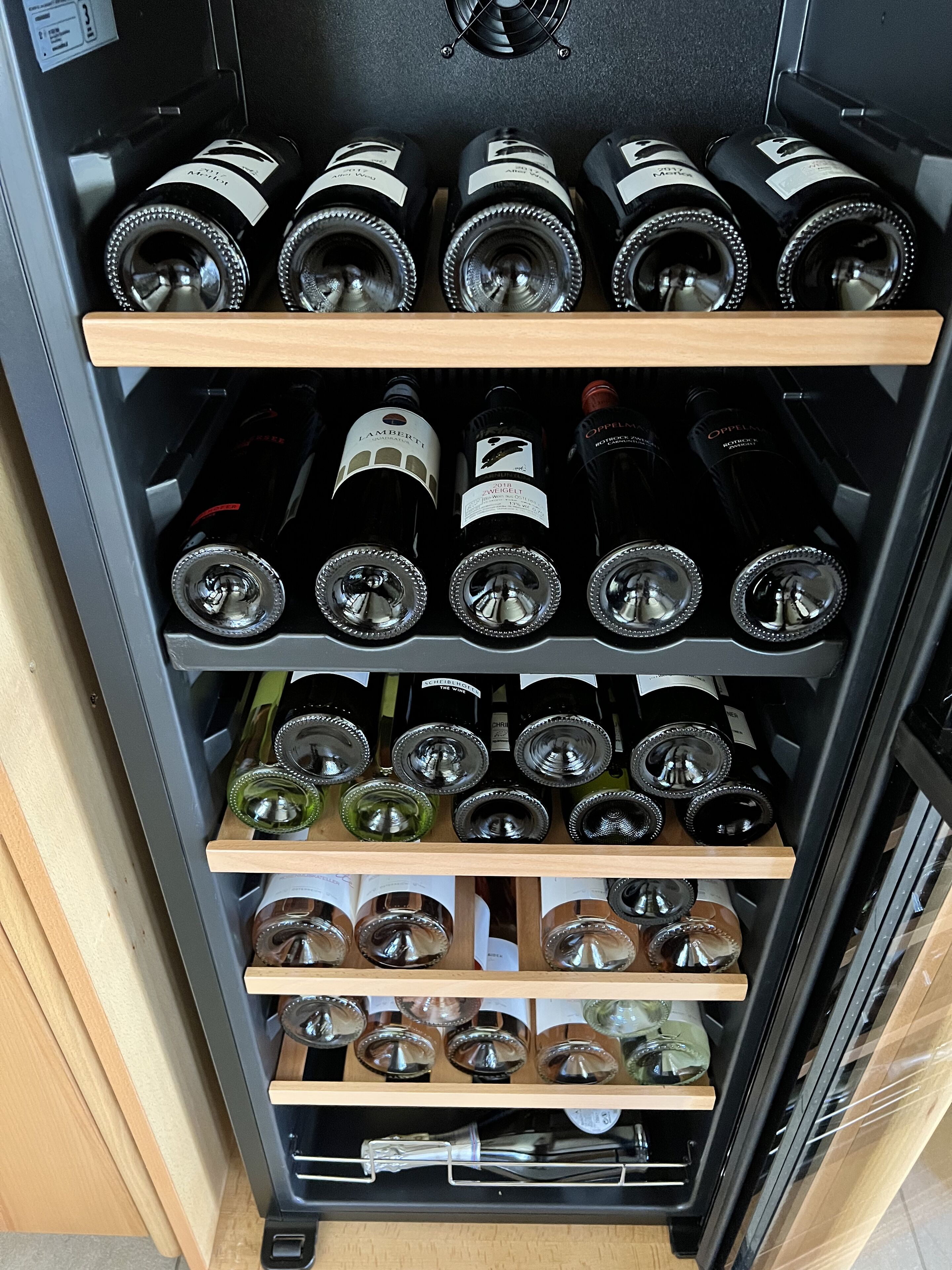 餐飲